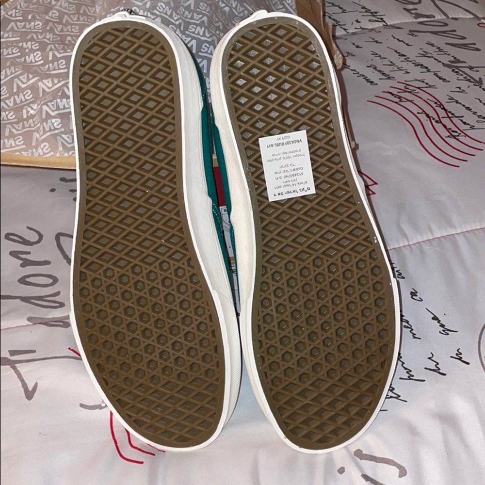 Vans - Picture 2 of 7